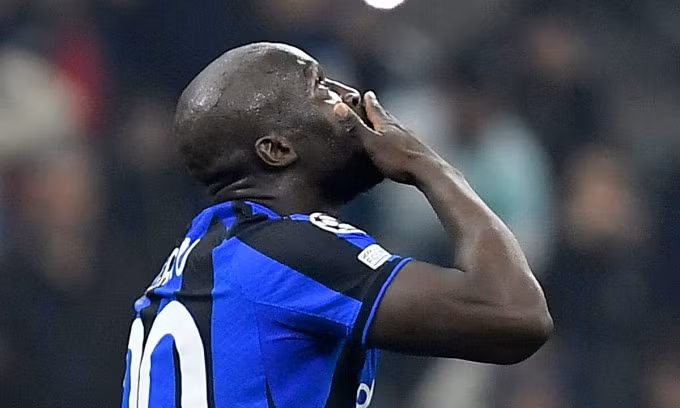 Lukaku mừng bàn duy nhất giúp Inter thắng Porto trên sân Giuseppe Meazza, thành phố Milan, Italy ở lượt đi vòng 1/8 Champions League tối 22/2/2023. Ảnh: Reuters