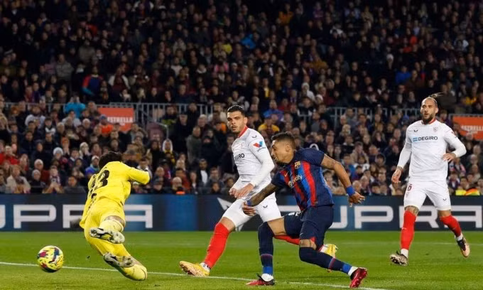 Raphinha đã ghi dấu giày ở tám bàn của Barca trong năm 2023. Ảnh: Reuters