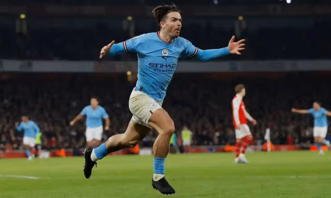 Grealish mừng bàn nâng tỷ số lên 2-1 cho Man City trước Arsenal trên sân Emirates, Bắc London ở trận bù vòng 12 Ngoại hạng Anh tối 15/2/2023. Ảnh: Guardian