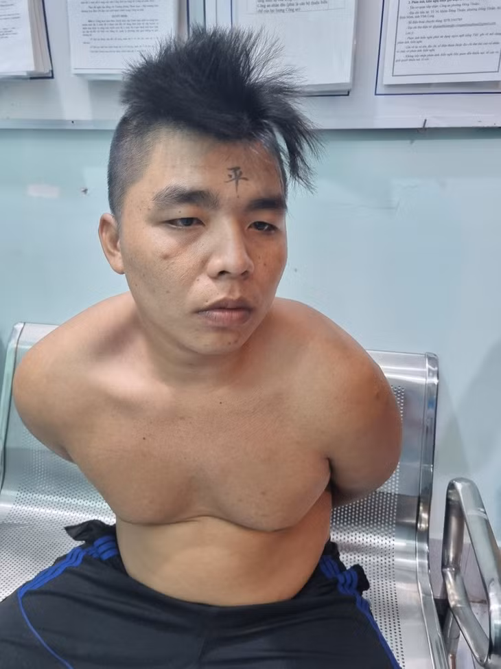 Sang bị cảnh sát bắt giữ trong tối 7/2. Ảnh: CACC.
