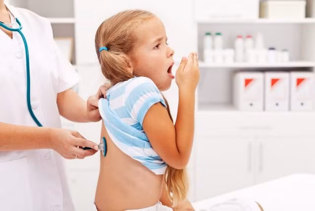Phát hiện sớm các biểu hiện của nhiễm khuẩn hô hấp trên ở trẻ.