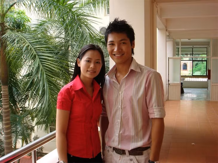 Mạnh Trường được biết đến nhiều hơn qua bộ phim Những cánh hoa bay của đạo diễn Bùi Huy Thuần, phát trên trên VTV3 vào năm 2008. Trong phim, Mạnh Trường vào vai Nguyên - một cậu công tử ham chơi, trải qua mối quan hệ phức tạp với cô gia sư do diễn viên Thu Hiền thủ vai. Mới đây bộ đôi này cùng tái hợp trong bộ phim giờ vàng Đừng nói khi yêu của đạo diễn Bùi Tiến Huy.