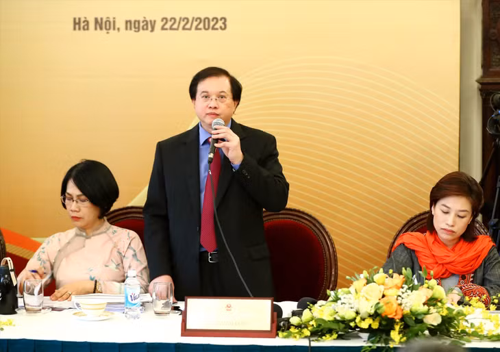 Thứ trưởng Bộ Văn hóa Thể thao và Du lịch Tạ Quang Đông phát biểu tại sự kiện họp báo tuyên truyền các sự kiện, hoạt động kỷ niệm 80 năm ra đời Đề cương về văn hóa Việt Nam. Ảnh: Trần Huấn