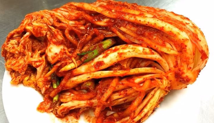 Hãy ăn kim chi vừa đủ để mang lại những lợi ích tốt cho sức khỏe.