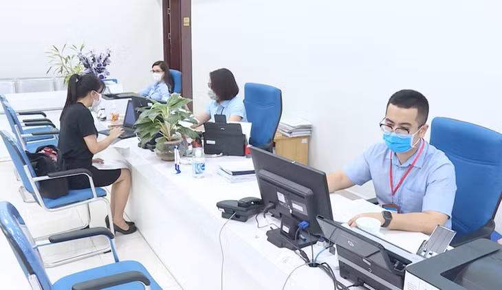 “Trợ lý ảo iSee” hỗ trợ giảm tải cho cán bộ của các sở, ban, ngành tại Trung tâm Phục vụ hành chính công tỉnh trong việc giải đáp thắc mắc các TTHC.