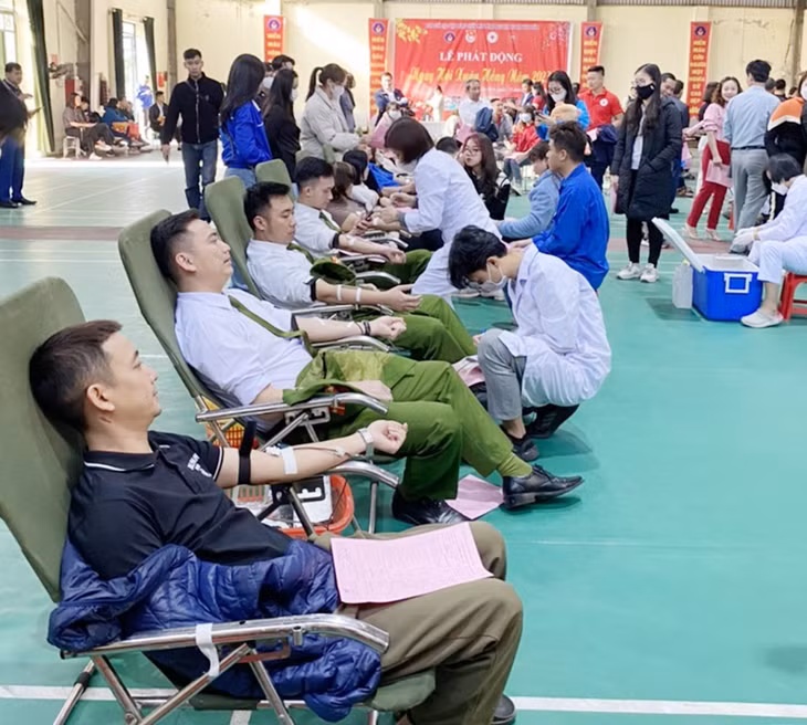Cán bộ chiến sĩ, lực lượng vũ trang, đoàn viên thanh niên trên địa bàn huyện Vân Đồn tham gia HMTN đợt 1/2023.