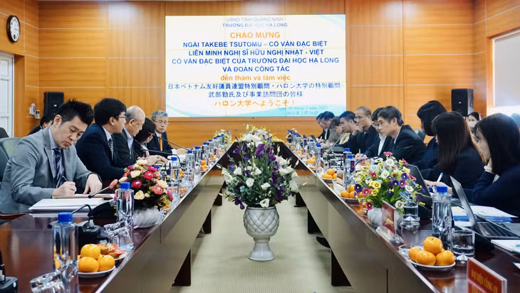 Quang cảnh buổi làm việc.
