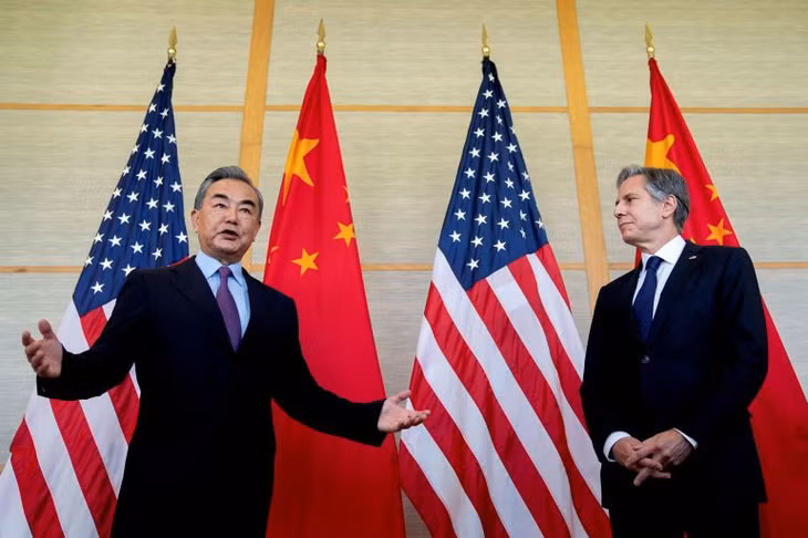 Ngoại trưởng Mỹ Antony Blinken (trái) và ông Vương Nghị trong một cuộc gặp đầu năm 2023. Ảnh: Reuters