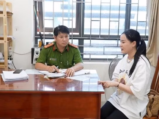 Vân Anh tại Công an Phan Thiết hôm 12/10/2022.