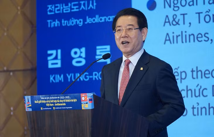 Ông Kim Yung-Rok cam kết miễn Visa cho du khách Việt Nam và hỗ trợ cho du khách khi đến Jeollanam-do. Ảnh: Trung Nhân.