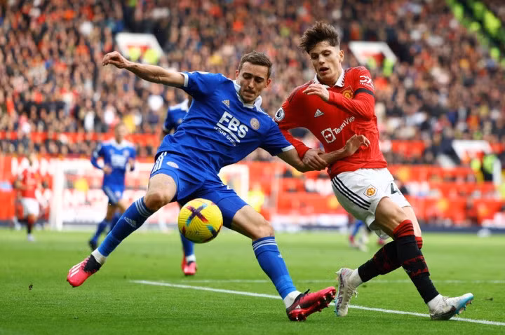 Man Utd (áo đỏ) nhập cuộc không tốt.