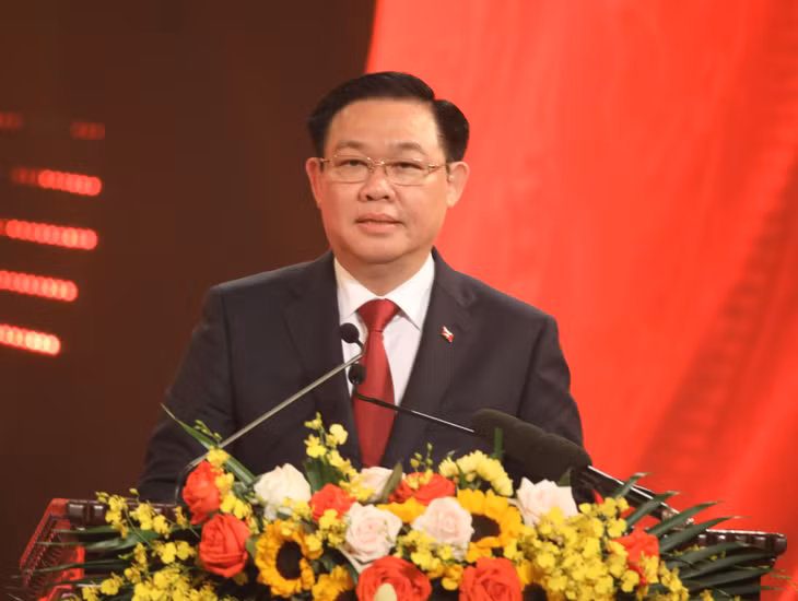 Đồng chí Vương Đình Huệ, Ủy viên Bộ Chính trị, Chủ tịch Quốc hội, phát biểu tại lễ trao giải.