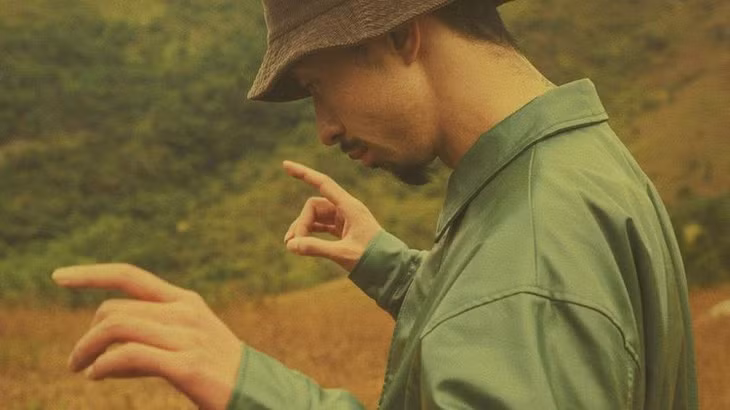 Hình ảnh Đen Vâu khi giới thiệu ca khúc Luôn yêu đời.