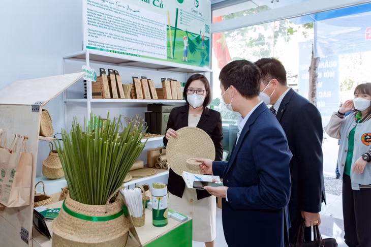 Nhiều sản phẩm thân thiện môi trường được trưng bày, giới thiệu và bán tại EPPIC Shop (TP Hạ Long).