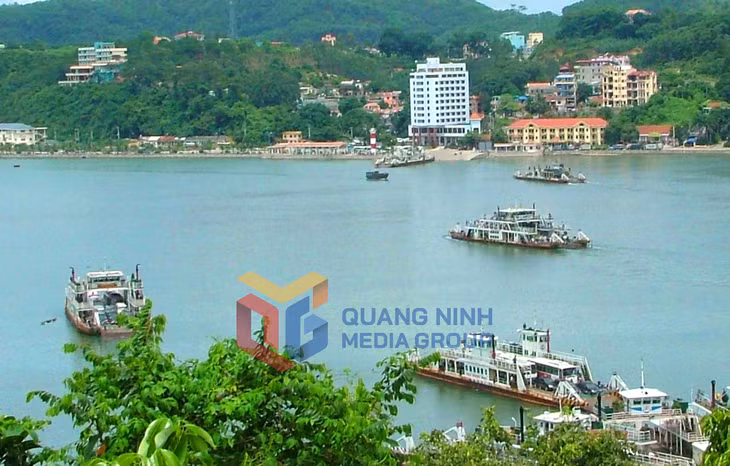 Bến phà Bãi Cháy (năm 2005). Ảnh: Đỗ Giang
