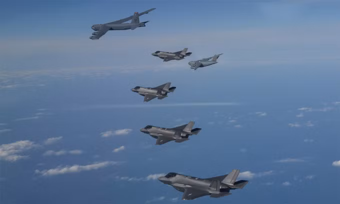 Oanh tạc cơ B-52 Mỹ và tiêm kích F-35A Hàn Quốc diễn tập chung tháng 12/2022. Ảnh: Reuters