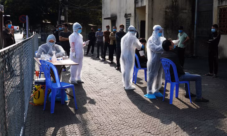 Ngày 1/2/2021, Công ty CP Than Vàng Danh ghi nhận ca nhiễm Covid-19 đầu tiên. Ngay sau đó, tất cả trường hợp F1, F2 liên quan đến ca bệnh đều được Công ty truy vết, xét nghiệm, cách ly an toàn.