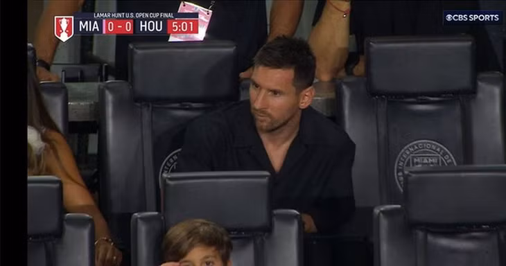 Messi chỉ có thể theo dõi Inter Miami thi đấu từ trên khán đài (Ảnh chụp màn hình).