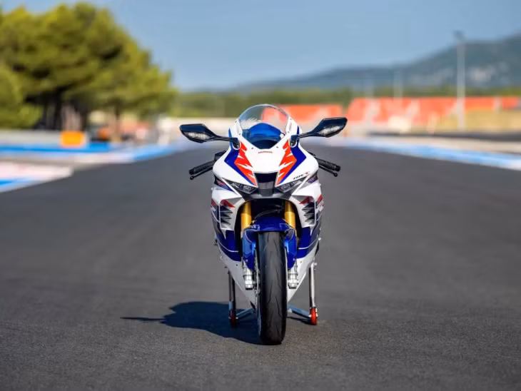 3. Honda CBR1000RR-R 2024.