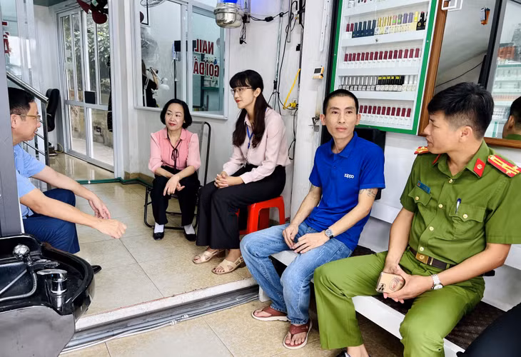 Lực lượng Công an phối hợp cùng Sở LĐ-TB&XH, và địa phương tìm hiểu hoàn cảnh, mô hình kinh doanh của anh Phạm Văn Toàn.