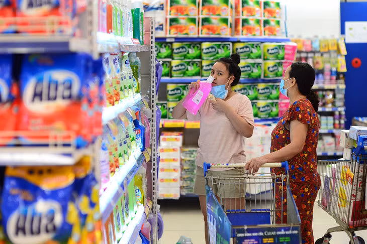 Doanh nghiệp ngành bán lẻ kỳ vọng tình hình thị trường bán lẻ sẽ phần nào có cải thiện hơn so với nửa đầu năm 2023 - Ảnh: QUANG ĐỊNH