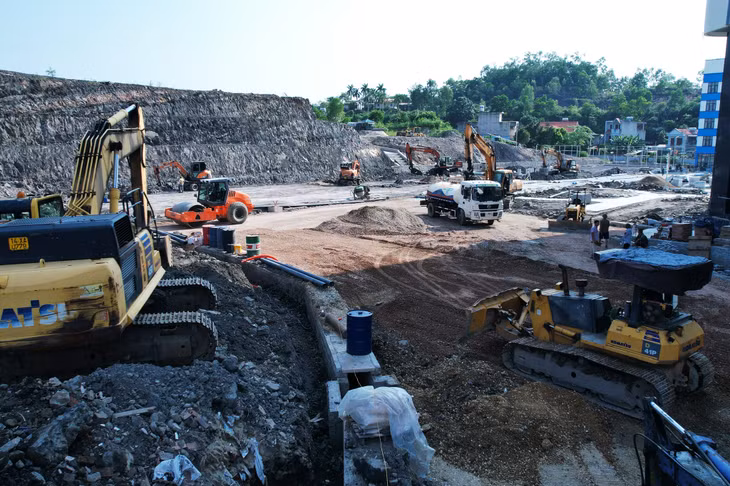 Khuôn viên cảnh quan cũng đang được tập trung thi công.