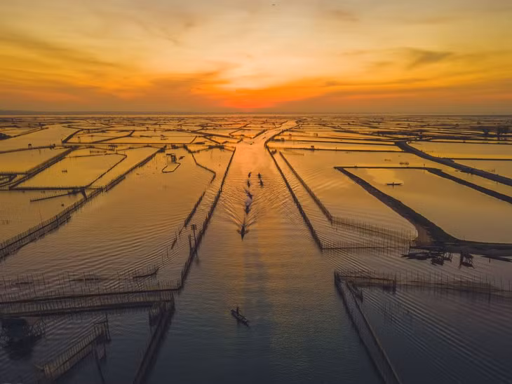 Đầm Chuồn là đầm nước thuộc hệ thống Phá Tam Giang với diện tích gần 100ha. Nơi đây là khu du lịch sinh thái được nhiều du khách yêu thích khi đến Huế. Ảnh: Hoàng Lê