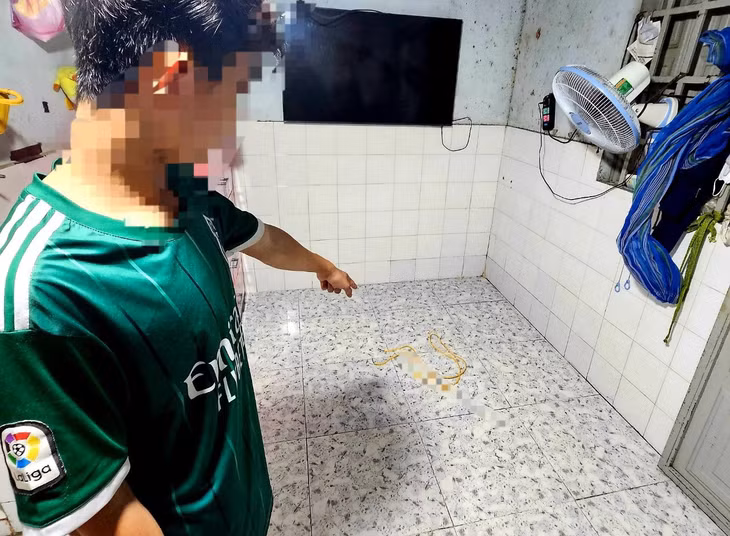 Hiện trường vụ người phụ nữ bị chồng chích điện, đâm vào vùng kín. Ảnh: Bạn đọc cung cấp
