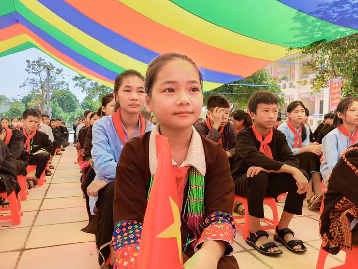 Háo hức, hồi hộp là tâm lý chung của các học sinh khi được trở lại trường.