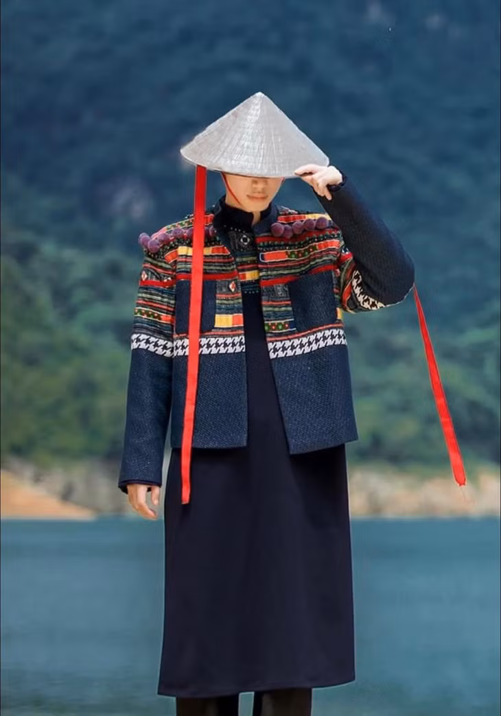 Trang phục của Double2T lấy cảm hứng từ trang phục dân tộc miền núi.
