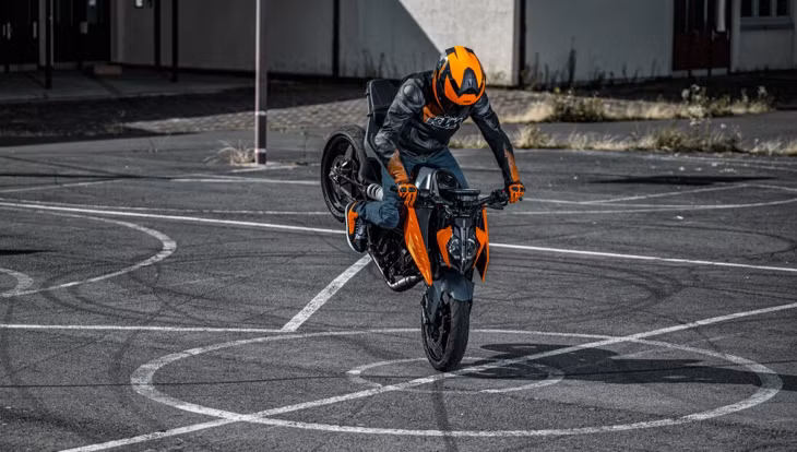 8. KTM 250 Duke 2024.