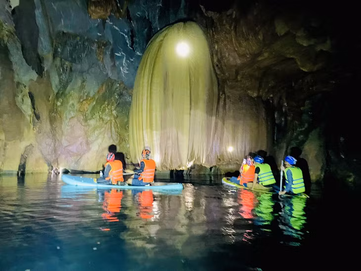 Người dân tạm đặt tên hang là Sơn Nữ. Ảnh: CTV
