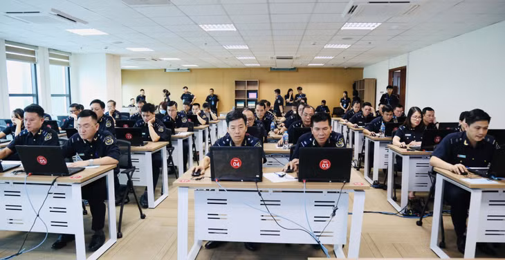 Tham dự kỳ thi có 219 thí sinh.