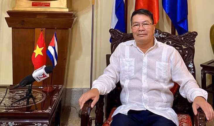 Ông Lê Thanh Tùng - Đại sứ đặc mệnh toàn quyền nước CHXHCN Việt Nam tại Cuba trả lời phỏng vấn TTXVN.