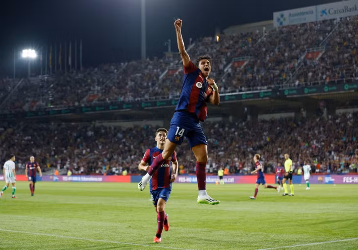 Đây là bàn đầu tiên của Felix trong màu áo Barca sau khi chuyển đến từ Atletico Madrid trong hè vừa qua theo hợp đồng mượn một năm. Ảnh: AS