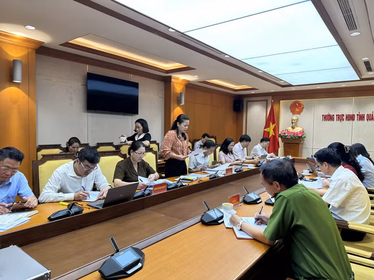 Lãnh đạo Ban Văn hoá- Xã hội HĐND tỉnh thông báo báo cáo kết quả giám sát.