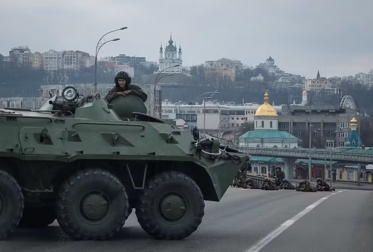 Lực lượng Vệ binh Quốc gia Ukraine tại các vị trí ở Kiev, Ukraine. Ảnh: Reuters