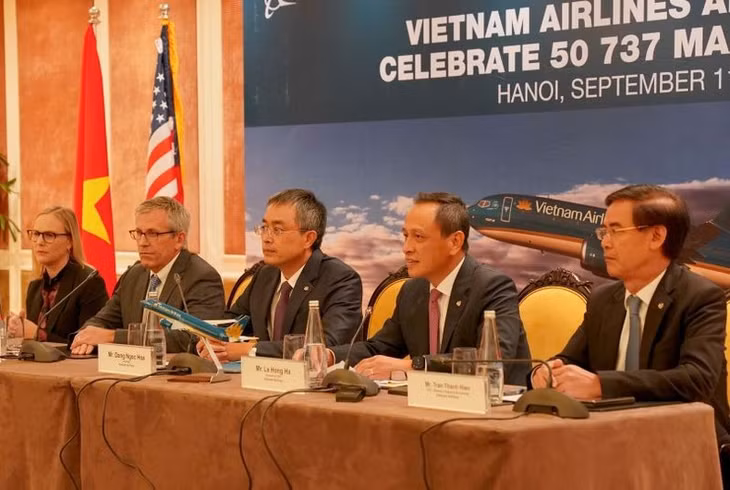 Với nhu cầu dòng máy bay thân hẹp, Vietnam Airlines cần bổ sung khoảng 60 máy bay đến năm 2030 và khoảng 100 máy bay đến năm 2035, trong đó có phương án xem xét khai thác dòng máy bay Boeing 737 MAX.
