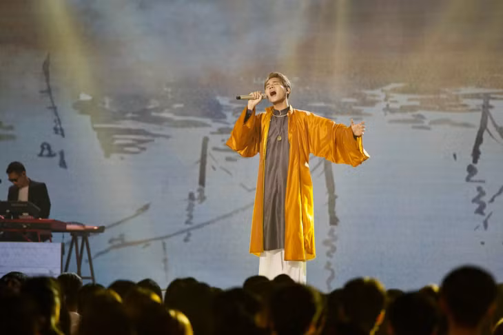 Màn trình diễn của Lâm Phúc trong live show 3 được đánh giá cao hơn các vòng trước.