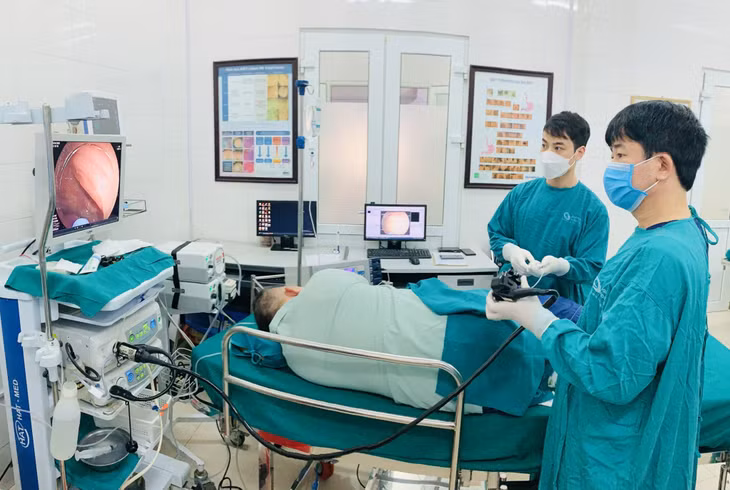Nội soi can thiệp cắt tách dưới niêm mạc (ESD) tại Bệnh viện Bãi Cháy.