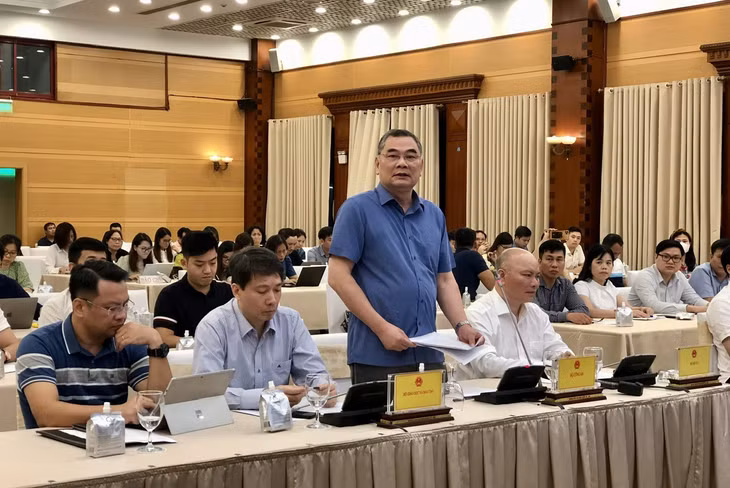 Trung tướng Tô Ân Xô cung cấp thông tin cho báo chí tại cuộc họp báo.