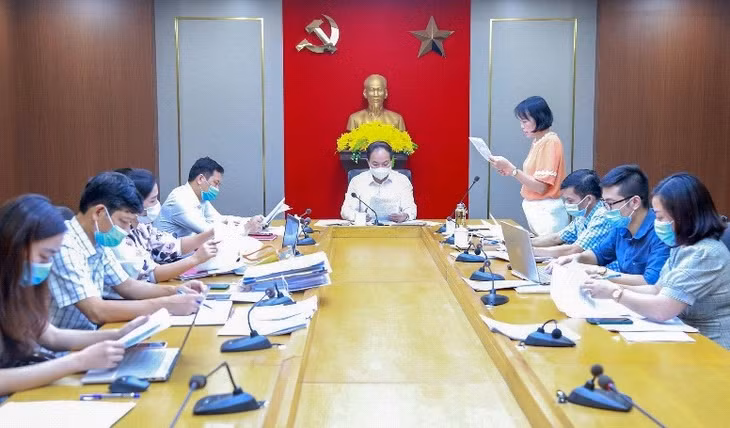 Ủy ban Kiểm tra Thành ủy Hạ Long họp xem xét kỷ luật cán bộ vi phạm trong thực hiện chức trách nhiệm vụ đối với công tác quản lý, sử dụng đất đai và xây dựng, trật tự đô thị. (Ảnh do đơn vị cung cấp)