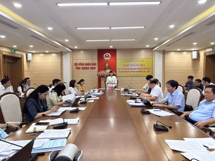 Quang cảnh cuộc họp.
