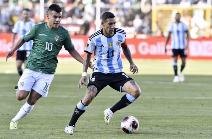 Di Maria tỏa sáng trong ngày thay Messi mang băng thủ quân Argentina. Ảnh: AFP