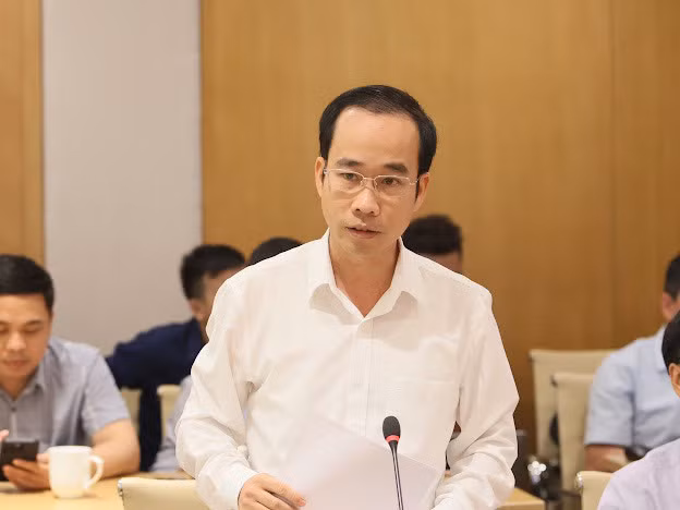 Ông Nguyễn Duy Khiêm, Cục An toàn thông tin, Bộ TT&amp;TT, khuyến cáo người dùng đặc biệt cảnh giác với các mã QR được dán hoặc chia sẻ ở những nơi công cộng hoặc gửi qua mạng xã hội, email - Ảnh: DOÃN MẠNH