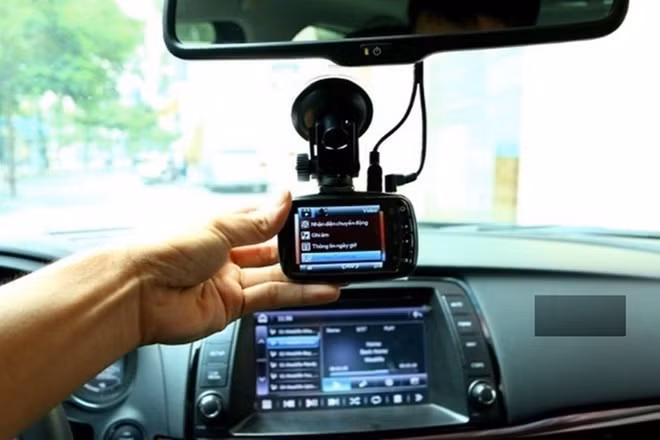 Xe kinh doanh vận tải khách bắt buộc phải lắp đặt camera giám sát hành trình. Ảnh: Hải Nguyễn