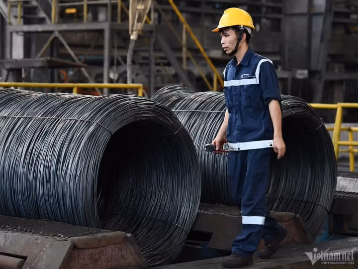 Giá thép giảm lần thứ 19 liêp tiếp. (Ảnh: Hoàng Hà)