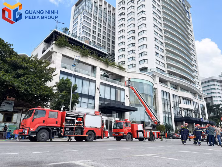 Tình huống khu vực Khách sạn Wyndham Legend phát hiện sự cố cháy, lực lượng Công an PCCC có mặt kịp thời.