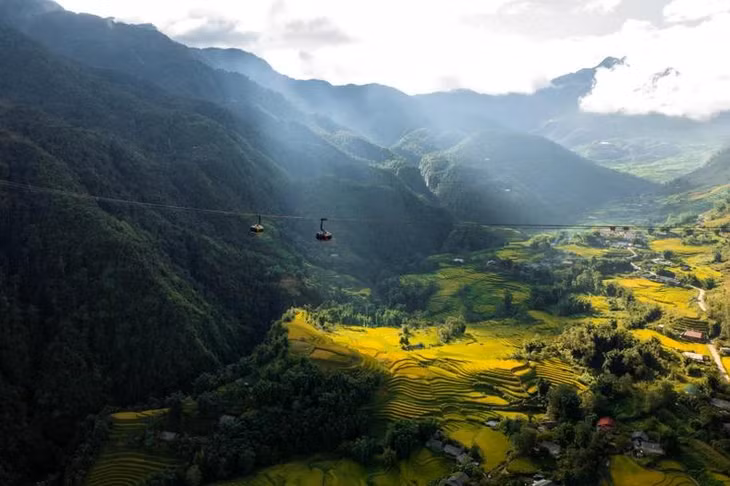 Khung cảnh hùng vĩ của cung đường cáp treo lên Fansipan. (Ảnh: CTV)