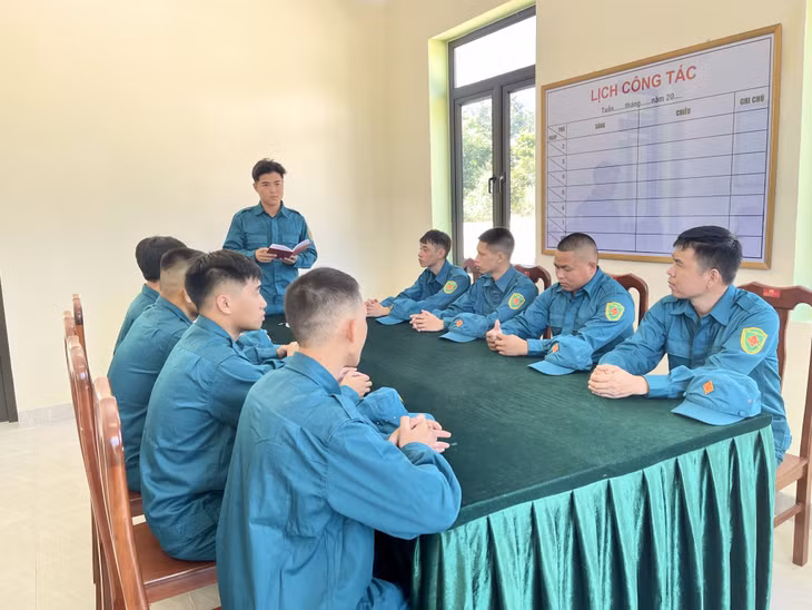 Lực lượng dân quân phường Trà Cổ, TP Móng Cái, duy trì nghiêm chế độ trực, nắm chắc tình hình ANCT- TTATXH dịp kỷ niệm 60 năm Ngày thành lập tỉnh.